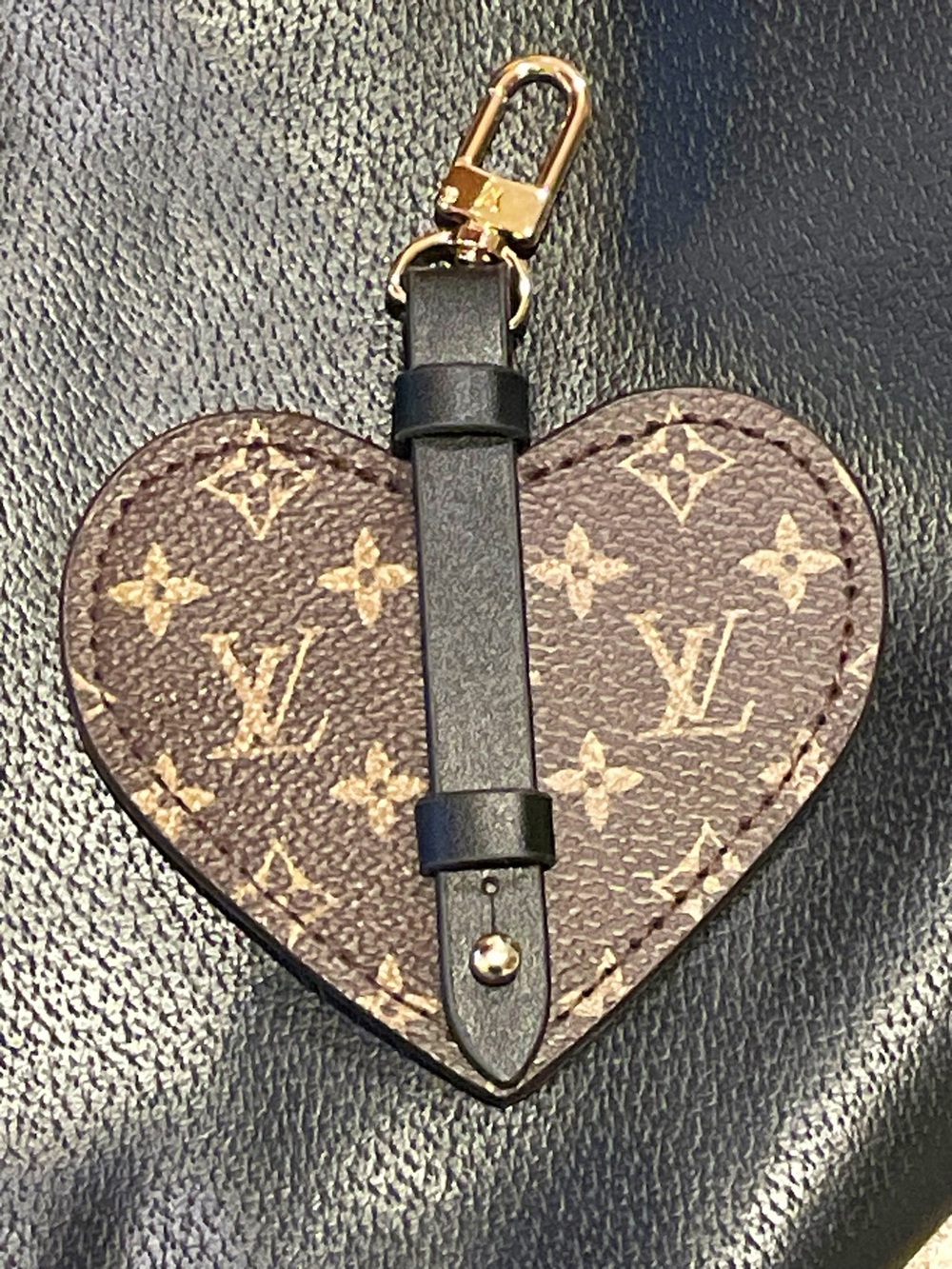 LVee monogram logo heart keychain fob to match your bag purse or crossbody cute🔥
